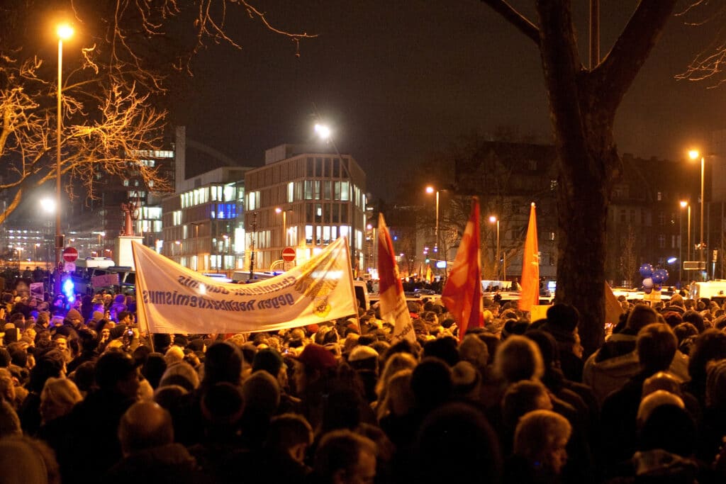 NoKoegida - Gegendemonstration am 5.1. in Köln Foto: SurfGuard https://flic.kr/p/qq2i7q -  CC BY-NC-SA 2.0